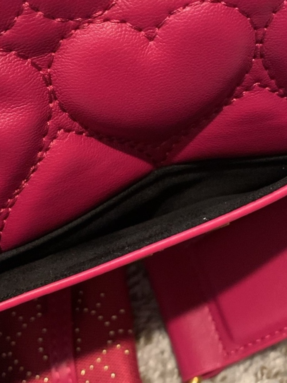 🕊️Betsey Johnson Icon Hearts Sling Bag - Picture 8 of 10